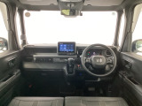 【前方視界】開放的な前方視界!運転がしやすく疲れにくいです♪窓が大きく、見通しがとっても良いおクルマですよ♪