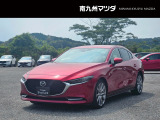 中古車専門再生工場にて熟練専任スタッフが丁寧に清掃、仕上げを実施しております。また、お客様に安心してご検討いただける様、公取協が定める基準に基づき車両検査を実施し、車両状態評価証を発行しております。