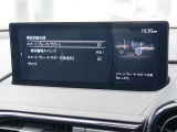 こちらのお車には先進安全装備が多数搭載されています。衝突被害を回避あるいは軽減するためのブレーキや、後方死角からの接近警報、車線逸脱を防止する警報装置など、詳しくはスタッフまでお尋ねください。