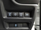 オートマチックハイビームとは、先行車や対向車のライトを認識し、ハイビームとロービームを自動で切り替える機能です。夜道の視界を確保します。詳細は販売店スタッフまでおたずねください。
