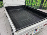 積み下ろしのしやすいデッキにはたっぷりと荷物を積み込んでいただけます。遊びから仕事まで、様々なシーンで頼れます♪