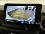 リバースギアに入れるだけで後方の表示へ切り替わります。夜間や雨の日の駐車も楽になりますよ。