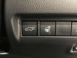 【パワーバックドア】スイッチひとつでバックドアの開閉ができますので雨の日等荷物が多い時に便利です。【ステアリングヒーター】冬に冷えがちなハンドルがスイッチ一つでポカポカに&hellip;♪
