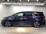 狭い駐車場でも、スライドドアならチャイルドシートへのお子さまの乗降や荷物の積載もスムーズ。とても便利な【両側電動スライドドア】ドアハンドを少し引くだけでリアドアが自動開閉します。
