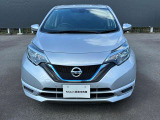 日産のブランドを象徴するVモーショングリルです。