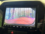 【バックカメラ】駐車時に後方がリアルタイム映像で確認できます。大型商業施設や立体駐車場での駐車時や、夜間のバック時に大活躍!運転スキルに関わらず、今や必須となった装備のひとつです!