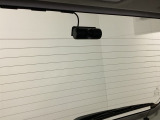 後方にもドライブレコーダーのカメラが付いています。前後両方でお車の周りを監視・記録いたします。