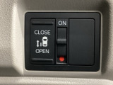 【片側パワースライドドア】片側がパワースライドドアになっており、運転席のスイッチやスマートキーでも開閉が可能です!開口部も広いので乗り降りも楽々♪