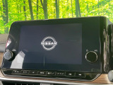 【メーカー純正ナビ】インテリアに溶け込むスタイリッシュな「専用設計」メーカーナビを装備♪視認性や操作性など基本性能にも優れ、より上質なカーライフをお楽しみいただけます。