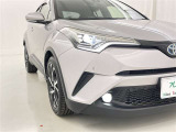 フォグランプ装着車です。暗い夜道の車両前方を明るく照らします