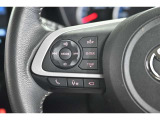 ステアリングスイッチ付き。前方から目を離すことなく操作することが可能です。