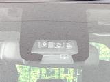 【トヨタセーフティセンス】走行中に前方の車両等を認識し、衝突しそうな時は警報とブレーキで衝突回避と被害軽減をアシスト。より安全にドライブをお楽しみいただけます。