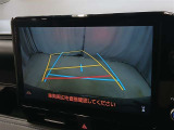 駐車が苦手な方でも安心のバックガイドモニター搭載。 後方の映像をクリアに表示し、ガイドラインで車庫入れや縦列駐車をしっかりサポート。毎日の運転がぐっとラクになります。