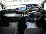 運転にかかわる様々な操作を安全に行えるように視点移動が少なく、操作性に配慮されたスイッチ類が凝縮されたコクピットです。