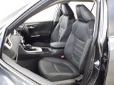 運転席シート廻りは使用感も少なく、良好な状態となっています。前オーナー様が丁寧に使っていたことがよくわかりますね。
