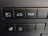 運転おひざ元に各種スイッチが配置されております。