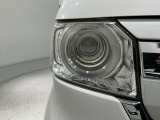 LEDヘッドライトは、点灯の瞬間から最大光量を発揮し、突然暗くなるトンネルなどでの安定感を高めます。