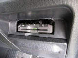 【ETC車載器】は、ビルトインタイプですっきり収納され、見た目も使い勝手も満足のアイテムです。