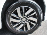 お車のお洒落も足元から!アルミホイール装備でバッチリ!
