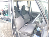 お車選びをお楽しみ頂けるよう、在庫車の展示スペースを十分に確保しております。