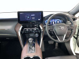 運転席は見やすく整理され、ナビも美しく装着され操作性にも優れています!