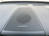 【harman kardon】ハーマンカードンのHi-Fiスペシャリストと共に、モデル別に開発・設計された専用チューニングが臨場感溢れる音響空間を実現しています。
