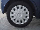 【ホイールキャップ】車に良く似合う純正ホイールキャップが装備されています。各種社外アルミホイールや、スタッドレスタイヤも取扱いしております。是非ご相談ください。