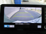 マルチビューカメラで車の周囲を映像で確認できます。駐車場や見通しの悪い交差点などナビ画面に映し出します。