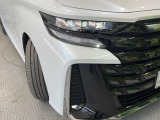 【三眼LEDヘッドライト】スタイリッシュな見た目の三眼LEDヘッドライトを装備♪スタイルだけでなく、夜間の走行も視界良好で安心してお乗りいただけます。