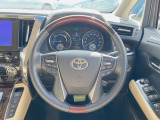 【純正革巻きステアリング】上質な革を使用することで、手にしっかり馴染みとても運転しやすいハンドルです♪