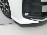 フォグランプ装備 暗い夜道の車両前方を明るく照らします