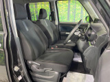 運転席シート廻りは使用感も少なく、良好な状態となっています。前オーナー様が丁寧に使っていたことがよくわかりますね。
