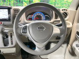 インテリアに合わせたデザインのステアリングは、運転される方のことも考え、運転しやすい形状、大きさです。是非一度、実際に触ってお確かめください。