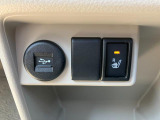 シートヒーター装備付き車!!座席に埋め込まれた電熱線によりシートを暖めることが出来る装備で、温めたられたシートは、寒い冬には最適です!!