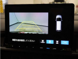 バックカメラ搭載です!車庫入れが苦手な人はもちろん、車両感覚に自信がある人にもお勧めです!見えない箇所が見えるようになるので、低い障害物や隠れてしまっている子供の存在等にも気付く事が出来ます。