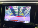 【バックカメラ】駐車時に後方がリアルタイム映像で確認できます。大型商業施設や立体駐車場での駐車時や、夜間のバック時に大活躍!運転スキルに関わらず、今や必須となった装備のひとつです!