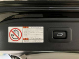 パワーバックドアは荷物の出し入れがしやすい優れものです!スイッチひとつで重いバックドアが締まります!日用品の大量買い出しにも大活躍します!
