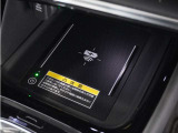 ◆ワイヤレス充電器◆ワイヤレス充電規格Qiに適合した機器を充電エリアに置くことで使用できます。