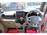 運転席から見た俯瞰図です!ドライバーが操作しやすいよう配置されています♪