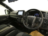 U-CARの販売だけでなく、自動車保険・生命保険・携帯電話の販売も行っております