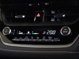 車内を快適に、オートエアコンを装備しています。