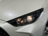 【LEDヘッドライト】悪天候や夜間走行時も良好な視界を確保し安心して運転できる高輝度LEDヘッドライトを装備!点灯速度が早く、消費電力も抑えられています。