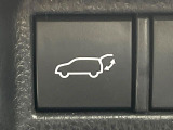 【パワーバックドア】スマートキーや運転席のボタンを押すだけでリアゲートが自動で開閉します!荷物を持っている時や、高い位置にあるバックドアを閉める際に便利な機能です♪