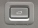 【パワーバックドア】スマートキーや運転席のボタンを押すだけでリアゲートが自動で開閉します!荷物を持っている時や、高い位置にあるバックドアを閉める際に便利な機能です♪