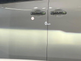 【カラーヘッドアップディスプレイ】現在の速度や走行情報をデジタル表示で運転席前方のガラスに投影!カラー付きで視認性も高く、運転中目線をずらさず必要な情報を確認できるのでとっても便利で安心!