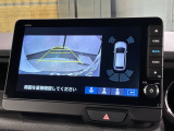リバースギアに入れるだけで後方の表示へ切り替わります。夜間や雨の日の駐車も楽になりますよ。