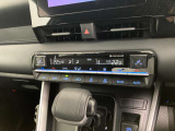 デュアルエアコンとは、運転席と助手席で、個別に温度設定ができる機能です。気温の感じ方は、人それぞれ違うもの。乗る人に優しい機能ですね。