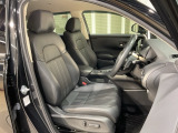 運転席はパワーシート付です。細かな動きでドライビングポジションを確保できます。