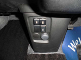 運転席シートヒーター付きで寒い朝もあったかです。