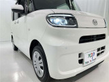 明るいライトが夜道を明るく照らしてくれます。 運転する上で、道路状況をいかに早く認識できるか重要なポイントです。 白色光が暗い道も明るく照らしてくれますよ。
